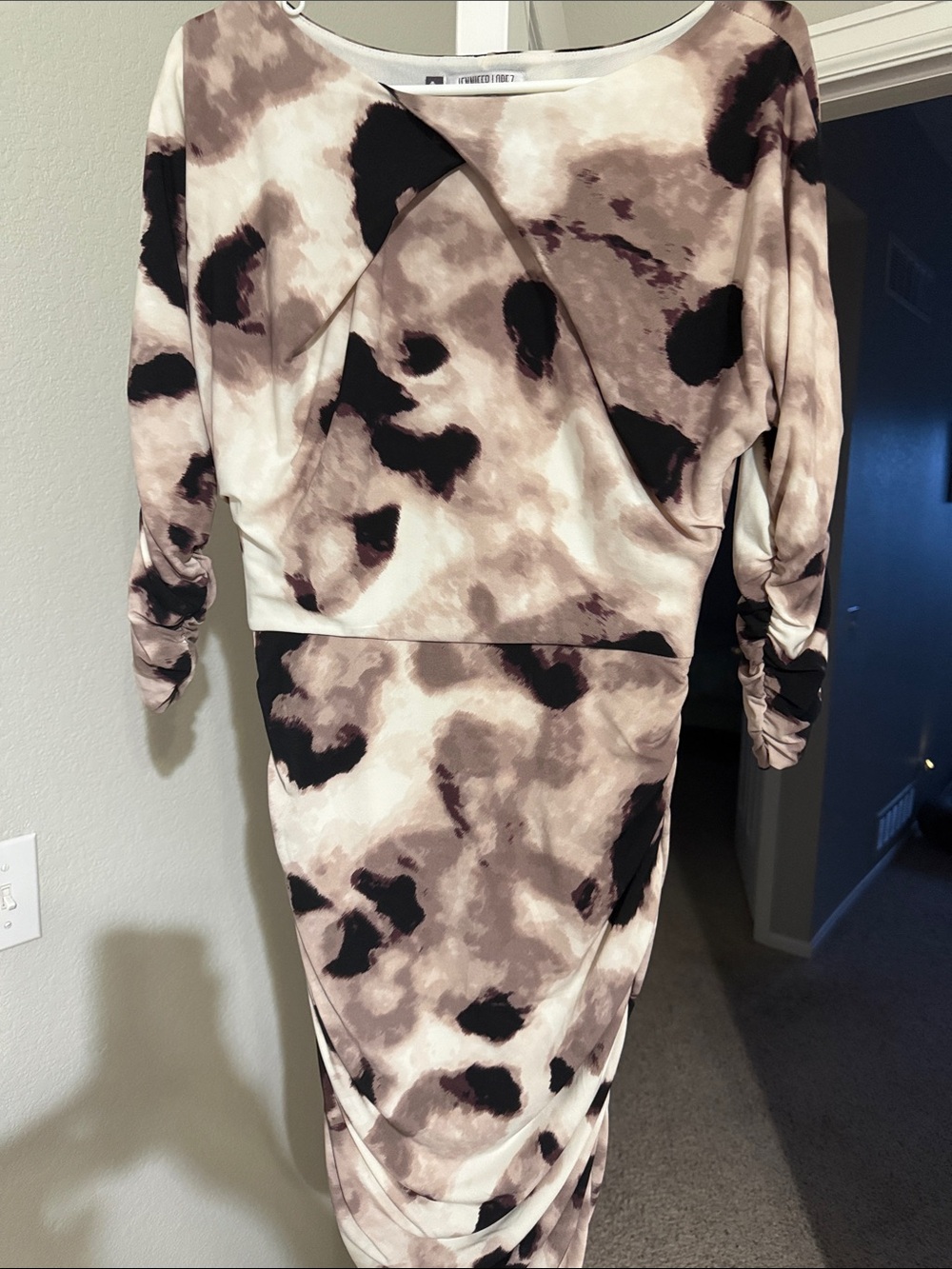 Jennifer Lopez Beige and Black Abstract Print Long Sleeve Midi Dress